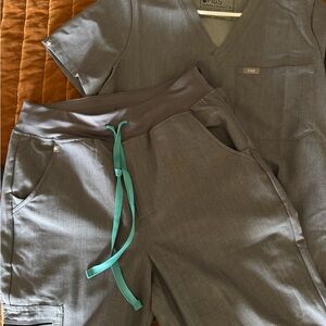 Figs Gray Scrub Set with Teal Drawstring Accent
